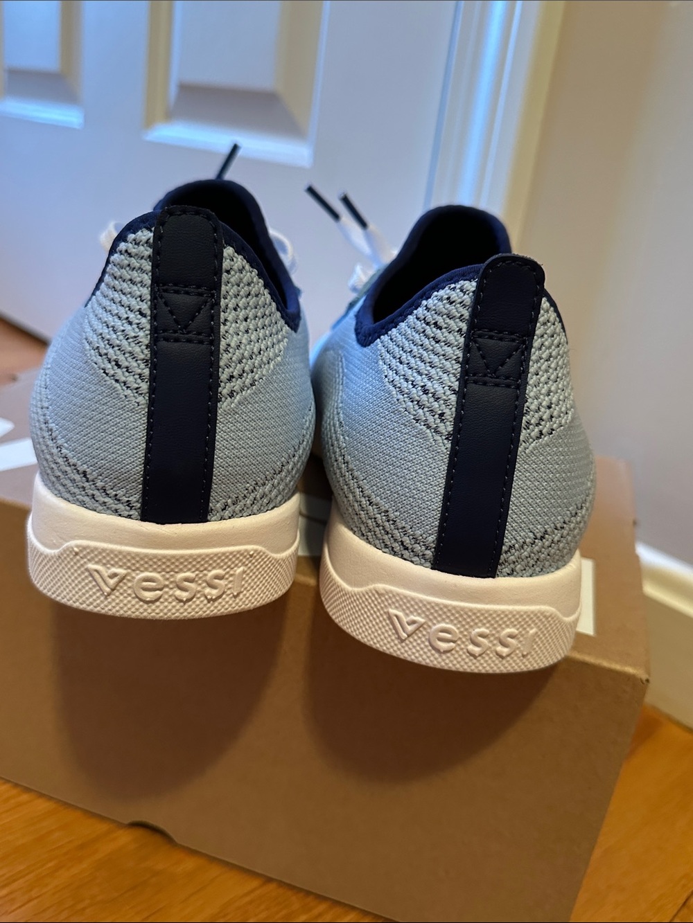 Vessi Weekend Sneaker Mens size 9 Blue Slip-On Sneakers Waterproof unisex NWB - Picture 7 of 10